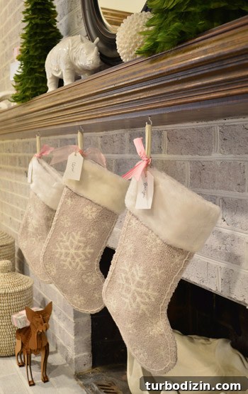 Festive Holiday Decorating Ideas for a Cozy Home 6 Star pendants in sunroom corner