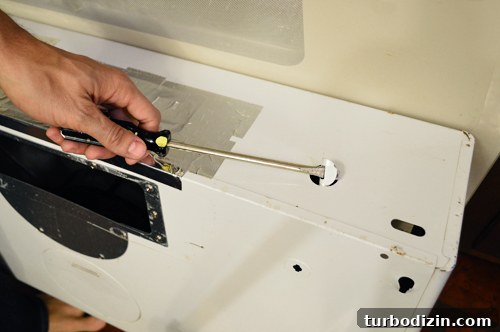 Convert a Hanging Microwave into a Functional Range Hood 5 img 62669 6