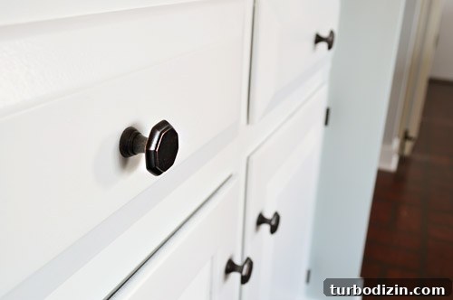 Paint Upper Cabinets White: A Step-by-Step Guide for Smooth Finish 13 img 62784 16