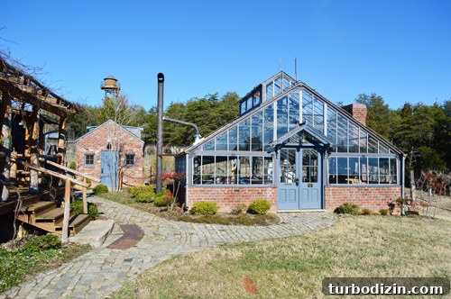 Greenhouse dining