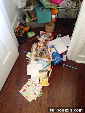 Organize Your Craft Closet: Smart Storage Tips and Layout Ideas 7 Emptying craft bag