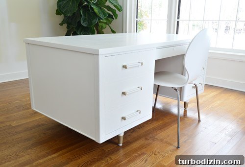 How to Repaint and Restore an Old Desk for a Fresh Look 15 img 63958 23