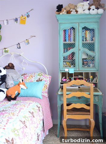 House Crashing: Joyful and Carefree Party Crashers 10 Vintage Desk In Kids Room With Hanging Pictures