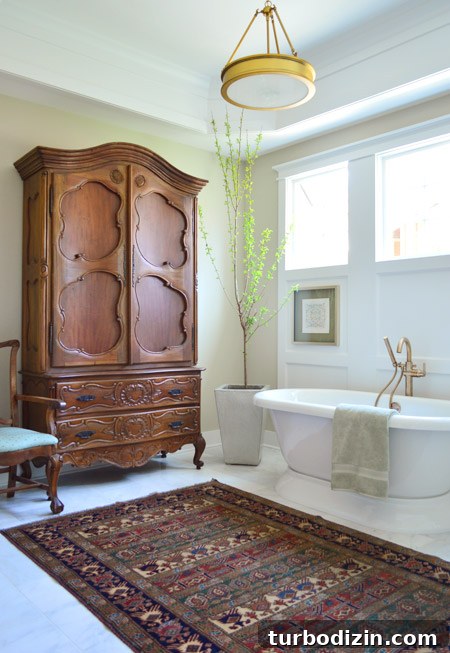 House Crashing: A Complete Guide to the Phenomenon 22 Mudroom built-ins