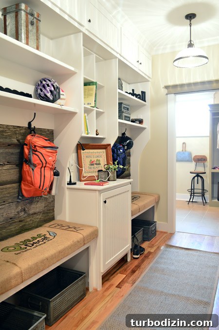 House Crashing: A Complete Guide to the Phenomenon 23 Reclaimed wood desk nook