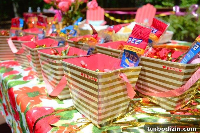 Pink and Gold Kids Party Ideas: Decorations, Cake & Outfit Tips 19 Party favors