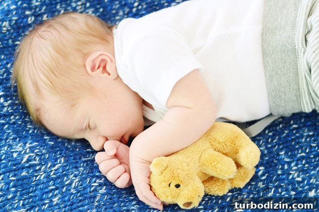 Newborn Photography: A Simple Guide to Shooting Your Baby at Home 8 Newborn Photo Of Infant Son On Homemade Knitted Blanket and Small Bear