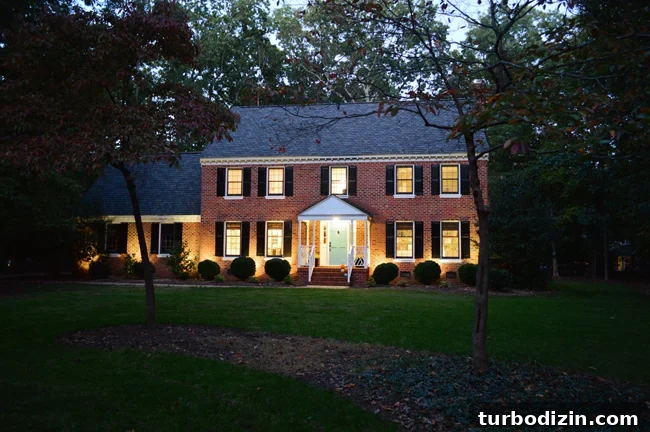 How to Install Indoor Uplighting for Your Home 3 LandscapeLights-LightsOn-PulledBack