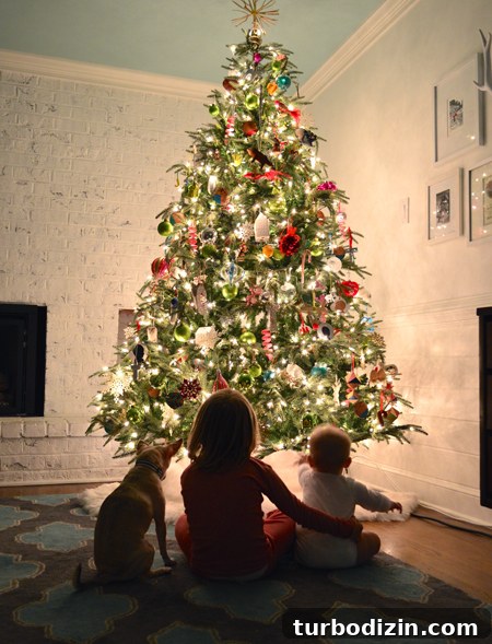 Affordable Holiday Decorating Ideas for a Festive Home 15 Tree-Kids-2014