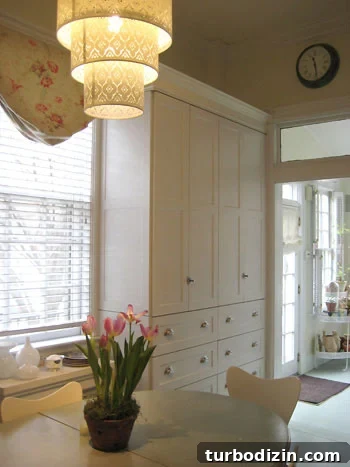 kitchen-chandelier-built-ins1 kitchen-chandelier-built-ins1