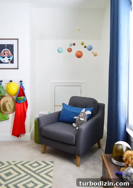 Boys Outer-Space-Bedroom Reading-Corner-Space-Mobile