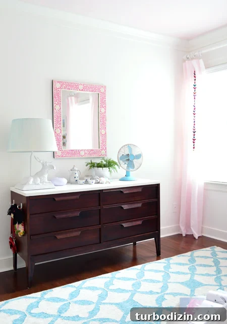 GirlsRoom-Dresser-Pink-Mirror