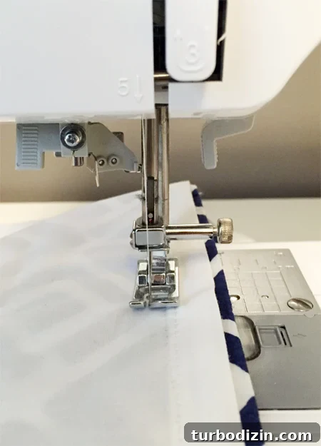 Split One Duvet Cover Into Two: DIY Guide for Dual Use 6 Split-Duvet-Sewing-Machine