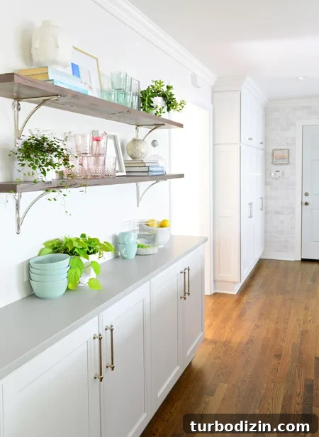 kitchen-layout-open-shelves-mudroom