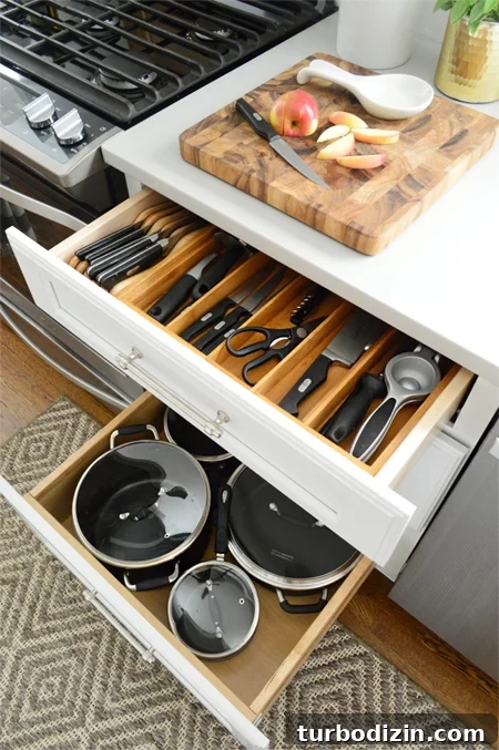 Smart Kitchen Organization Ideas to Maximize Space and Efficiency 8 kitchen-cabinet-organization-knife-drawer
