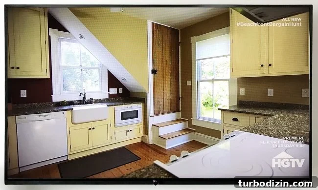When Our Beach House Photobombed an HGTV Shoot 9 img 82099 8