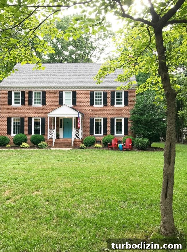 Patriotic Front Porch and Yard Decorating Ideas for Every Season 3 patriotic front porch on print colonial home