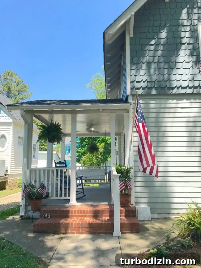 Patriotic Front Porch and Yard Decorating Ideas for Every Season 7 patriotic front porch on shingled beach house