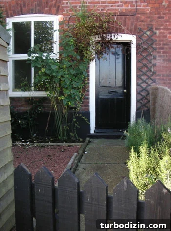 street-view-charming-from-door-english-cottage-garden street-view-charming-from-door-english-cottage-garden