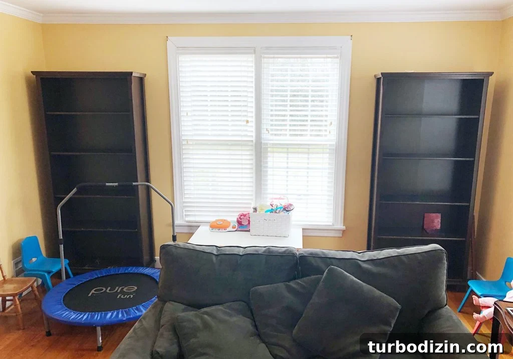 Styling Your Bookshelf: 12 Creative Ways to Arrange Books and Decor 3 img 91355 2