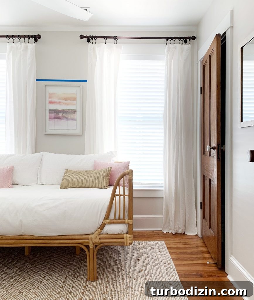 4 Clever Decorating Hacks to Streamline Your Home Makeover 3 This image has an empty alt attribute; its file name is Beach-House-Middle-Bedroom-Daybed-From-Door-867x1024.jpg