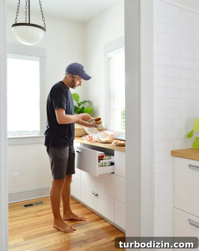Beach House Kitchen Organization: Smart Layouts & Storage Ideas 10 img 93484 13