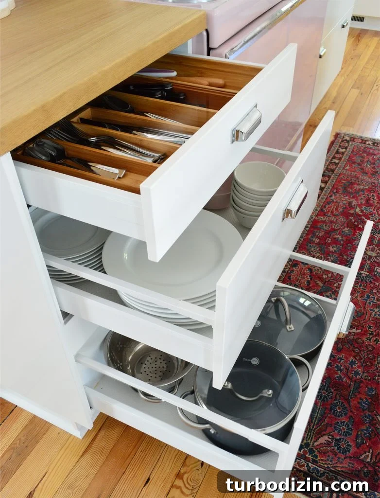Beach House Kitchen Organization: Smart Layouts & Storage Ideas 3 img 93484 2