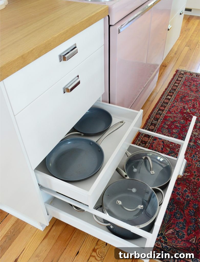 Beach House Kitchen Organization: Smart Layouts & Storage Ideas 5 img 93484 4