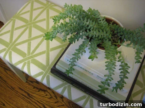 upholster-and-repaint-paint-a-bench-thrift-store-makeover-refinish upholster-and-repaint-paint-a-bench-thrift-store-makeover-refinish